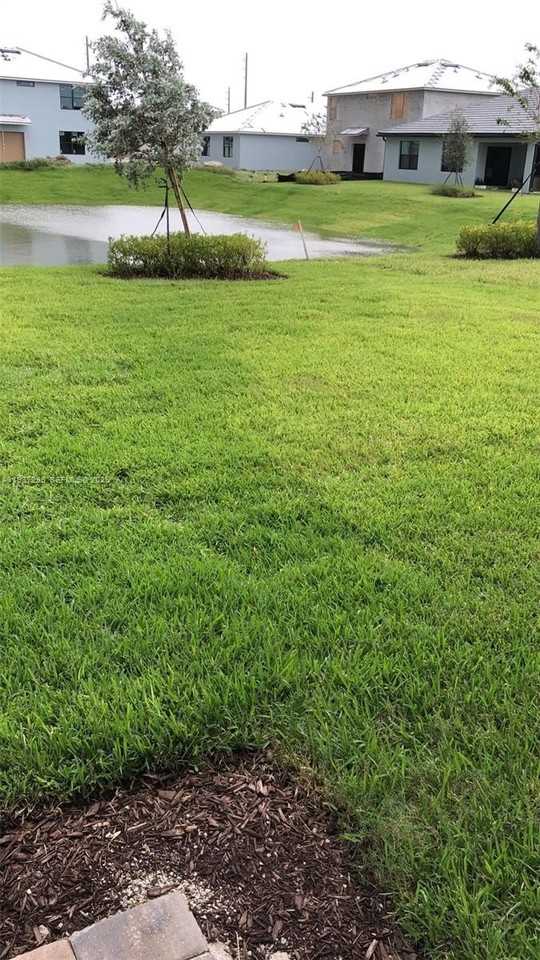 3149 Poinciana St #0 - Photo 4 of 10