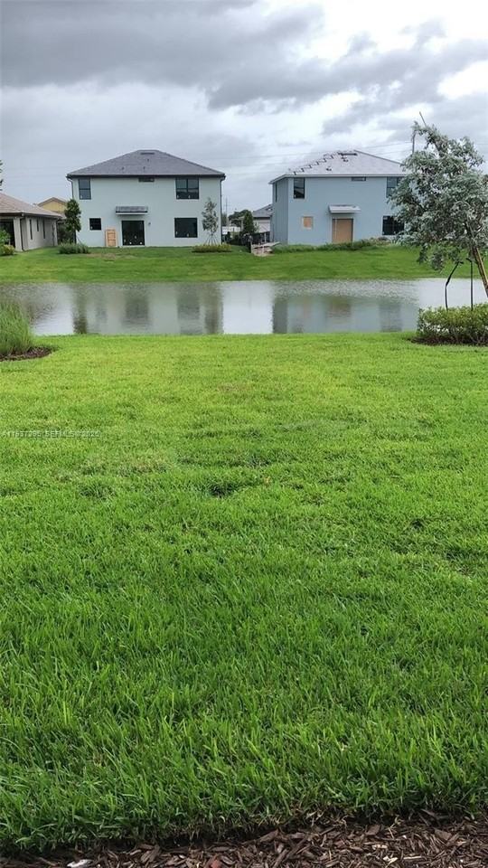 3149 Poinciana St #0 - Photo 5 of 10