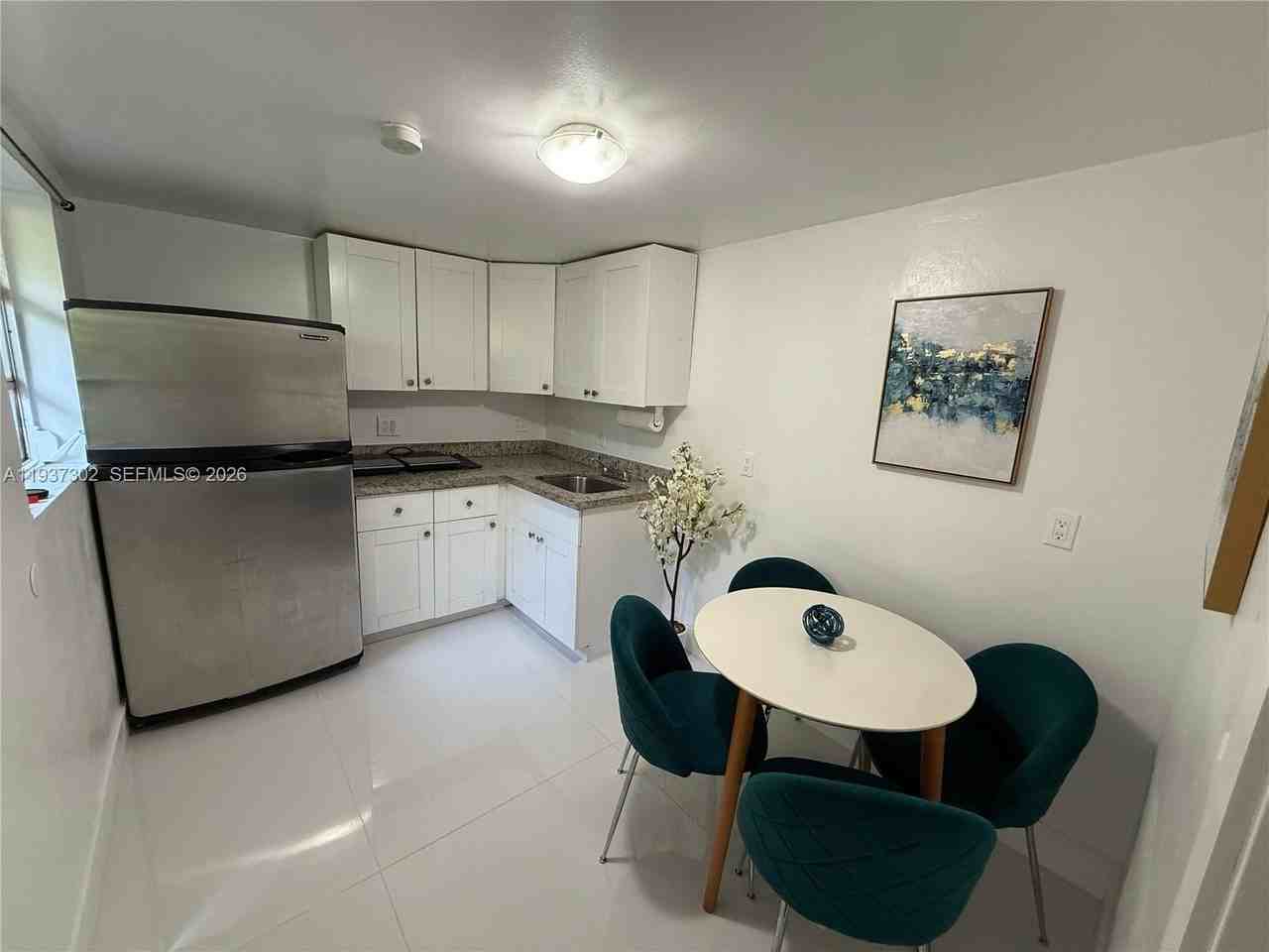 1131 Sw 14th Ave #2 - Photo 4 of 4