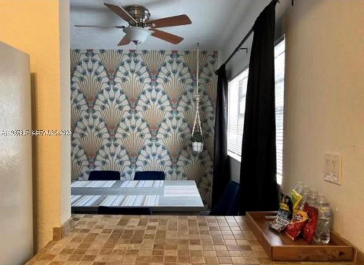 1542 Nw 35th St #2 - Photo 4 of 7