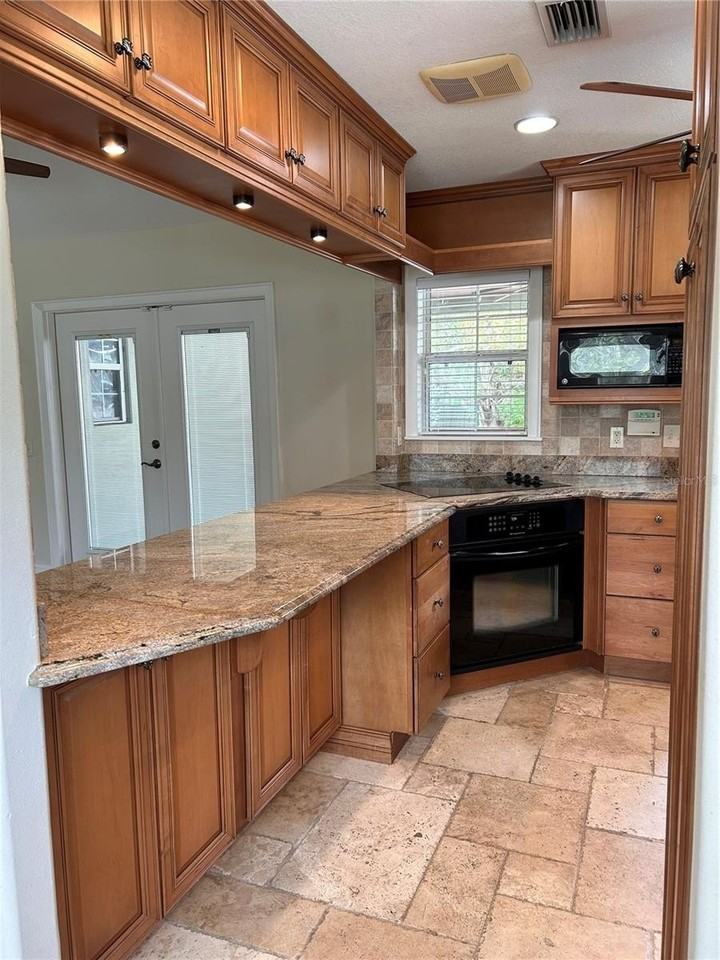 1315 Westchester Ave - Photo 7 of 20