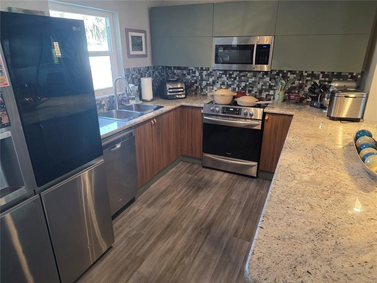 6301 S Renellie Ct - Photo 5 of 23