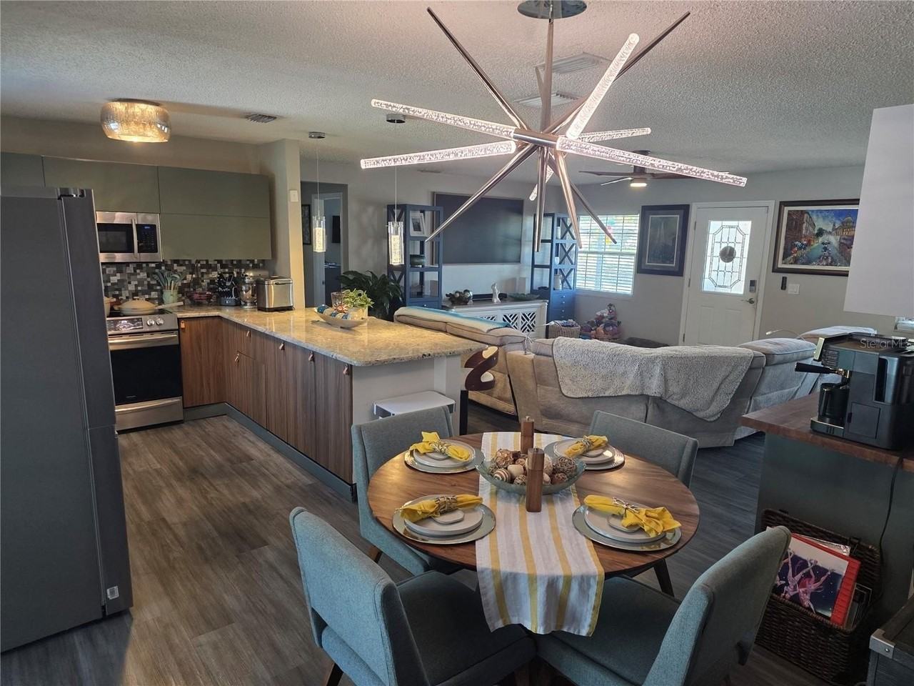 6301 S Renellie Ct - Photo 6 of 23