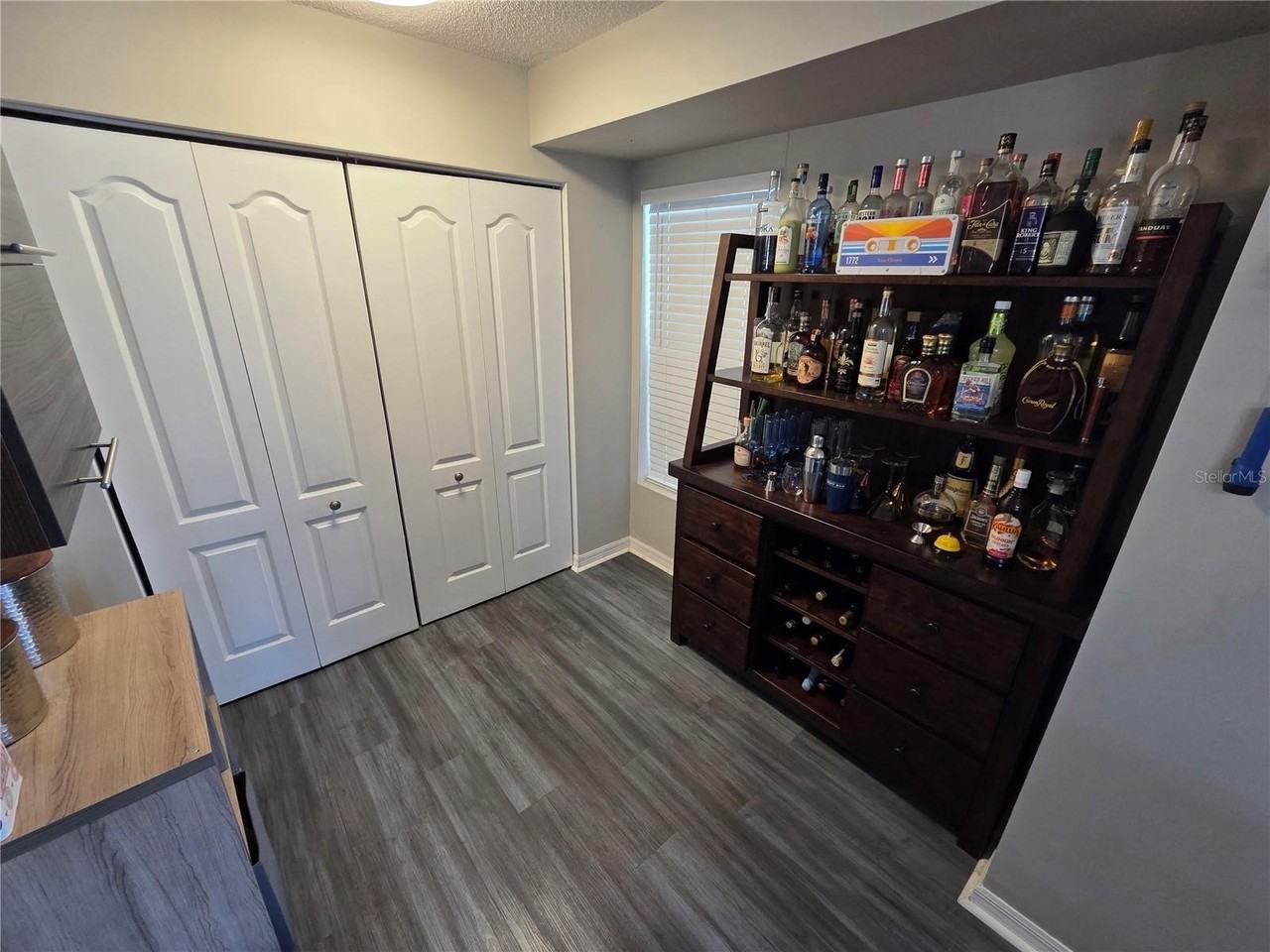 6301 S Renellie Ct - Photo 7 of 23