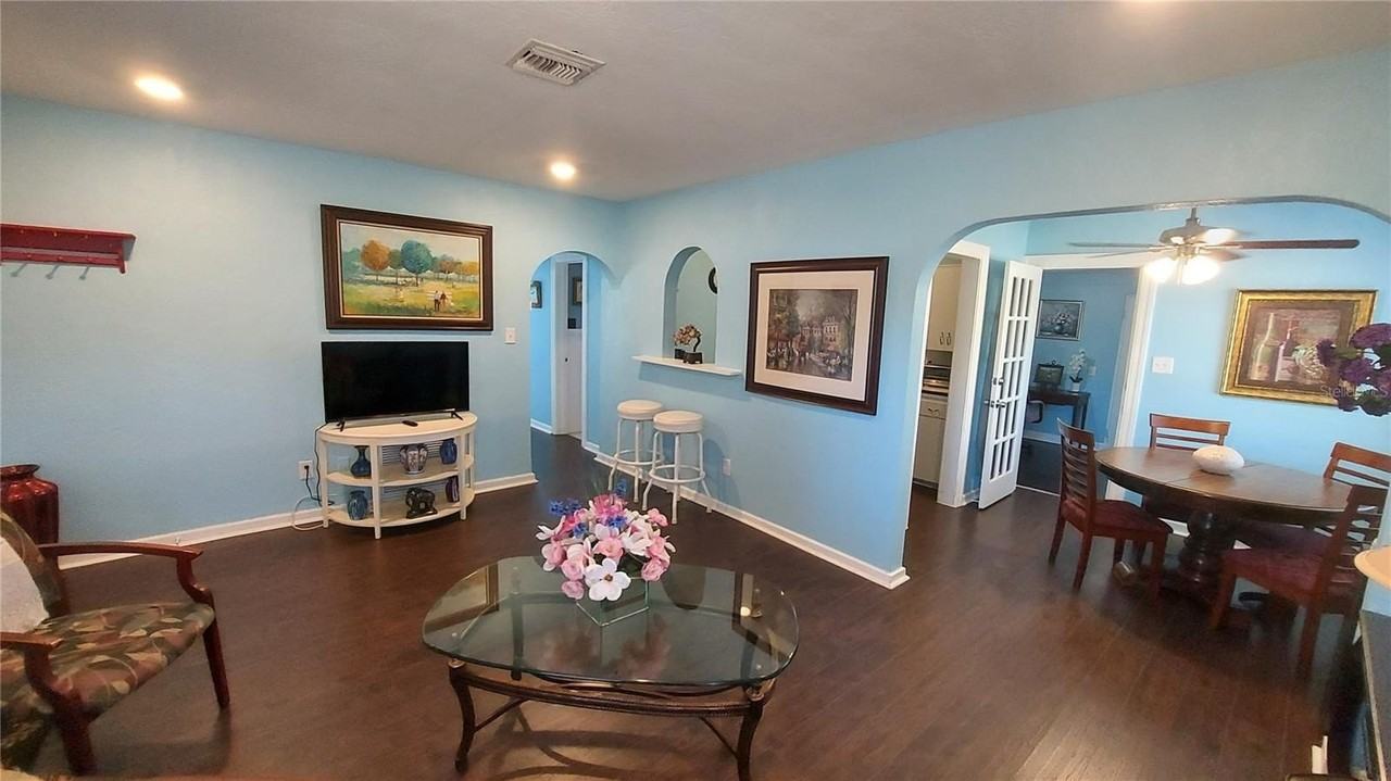 110 N Crest Ave - Photo 4 of 36