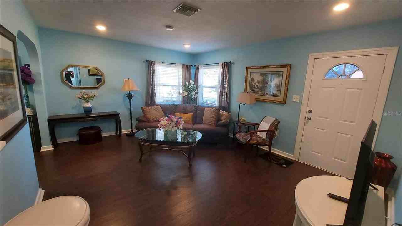 110 N Crest Ave - Photo 6 of 36