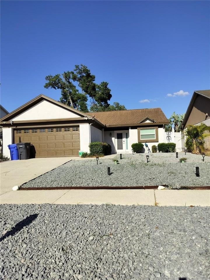 9811 Sir Frederick St - Photo 2 of 27