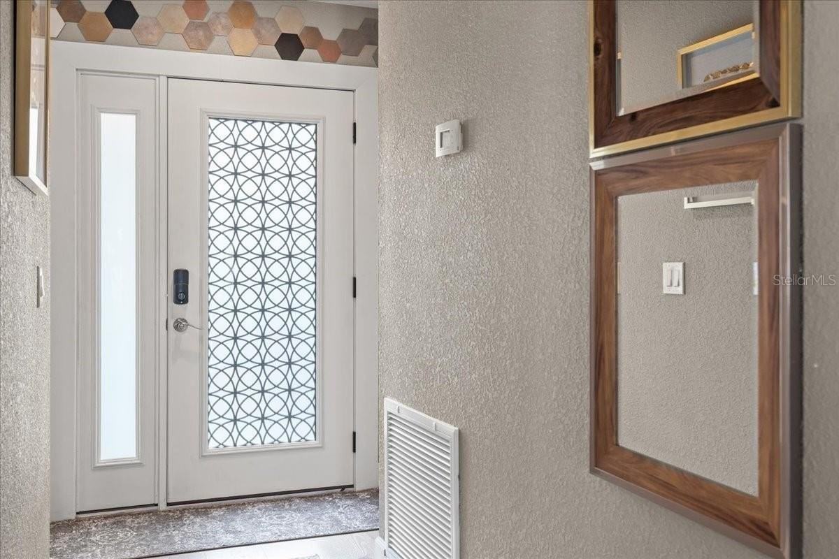 9811 Sir Frederick St - Photo 5 of 27