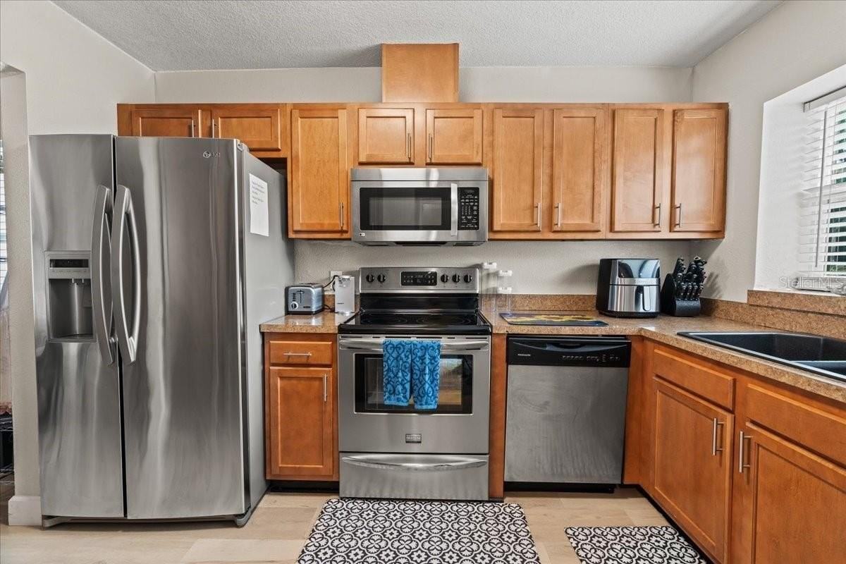 9811 Sir Frederick St - Photo 6 of 27