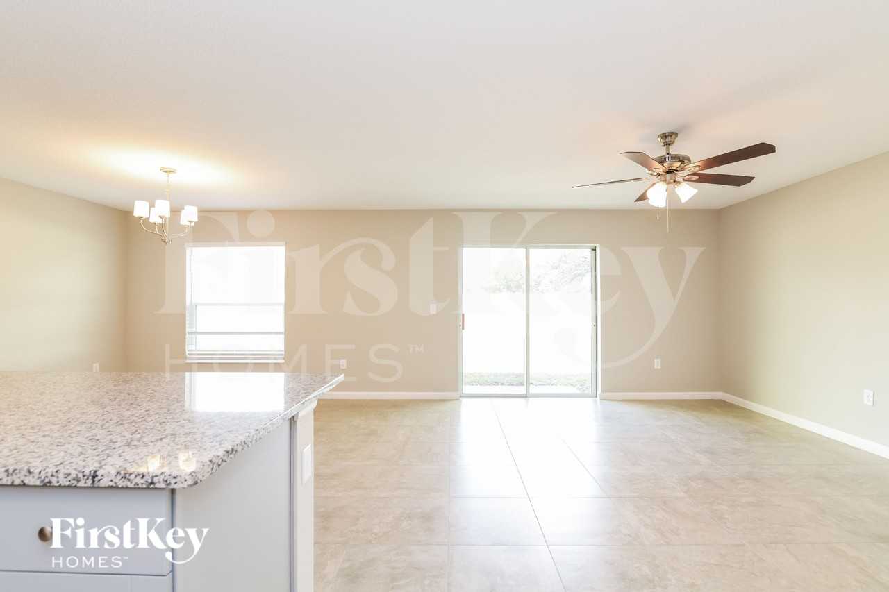 409 Earheart Dr - Photo 3 of 15