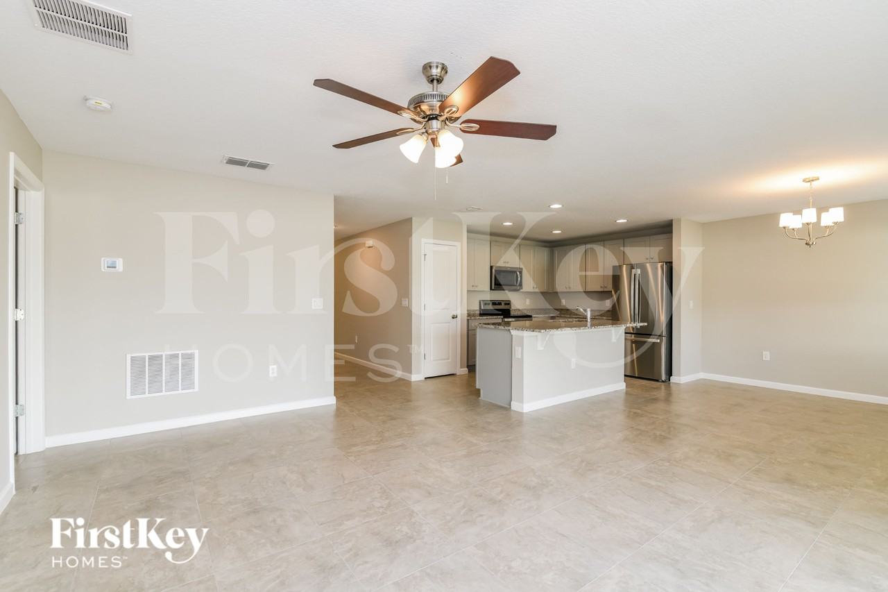 409 Earheart Dr - Photo 4 of 15