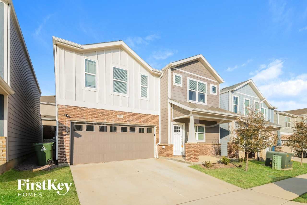 607 Sophia Way - Photo 2 of 16