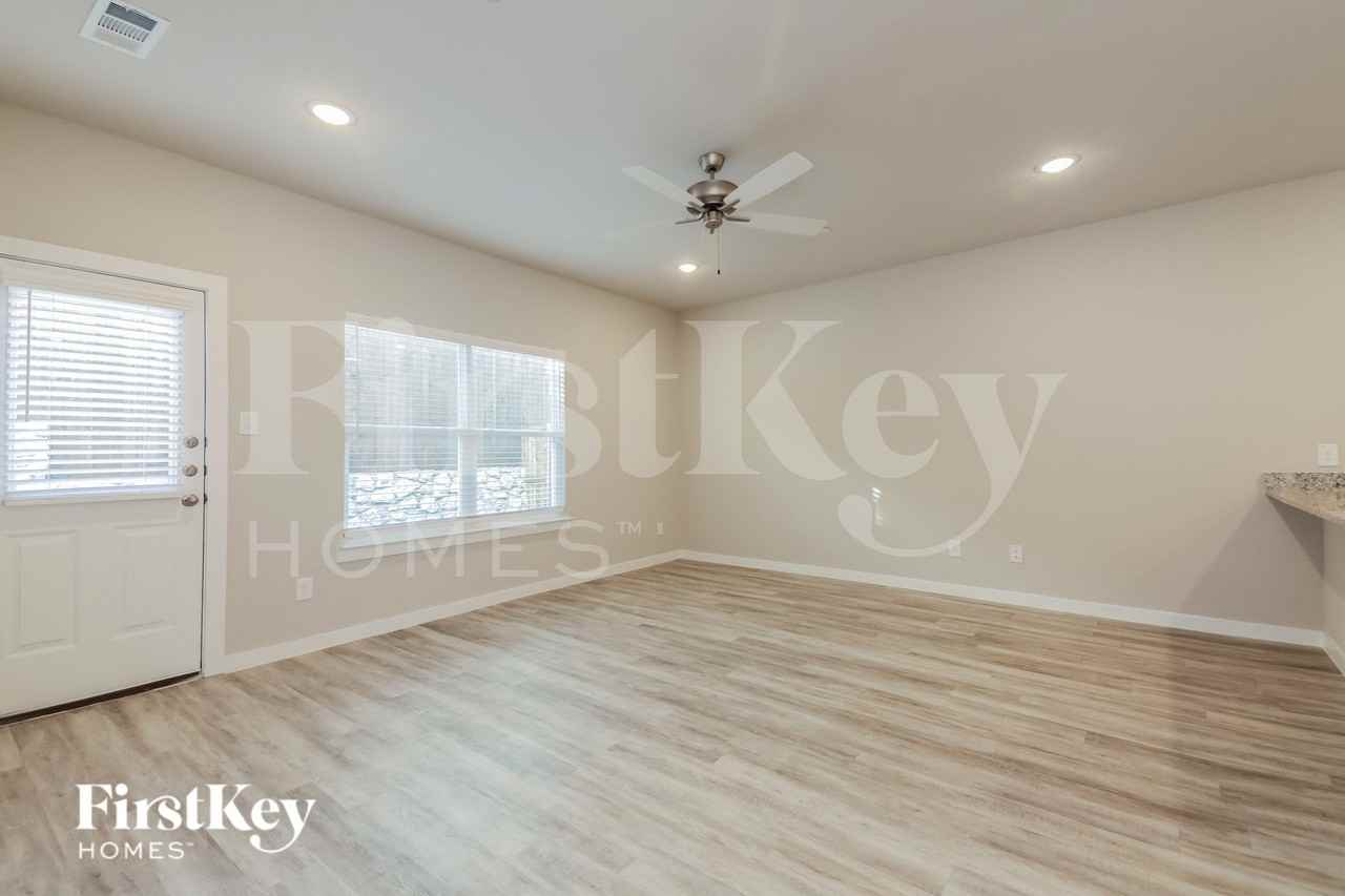 607 Sophia Way - Photo 3 of 16