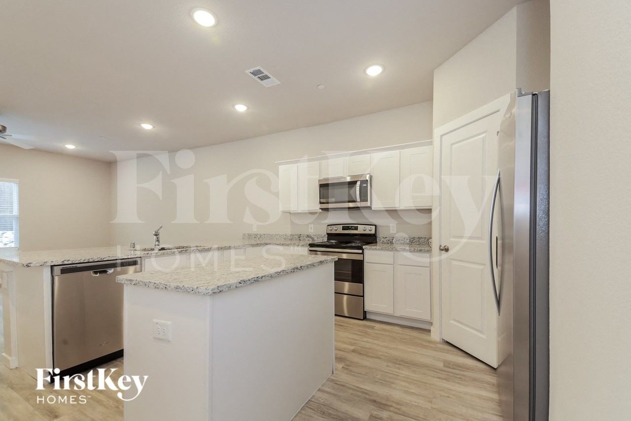 607 Sophia Way - Photo 5 of 16