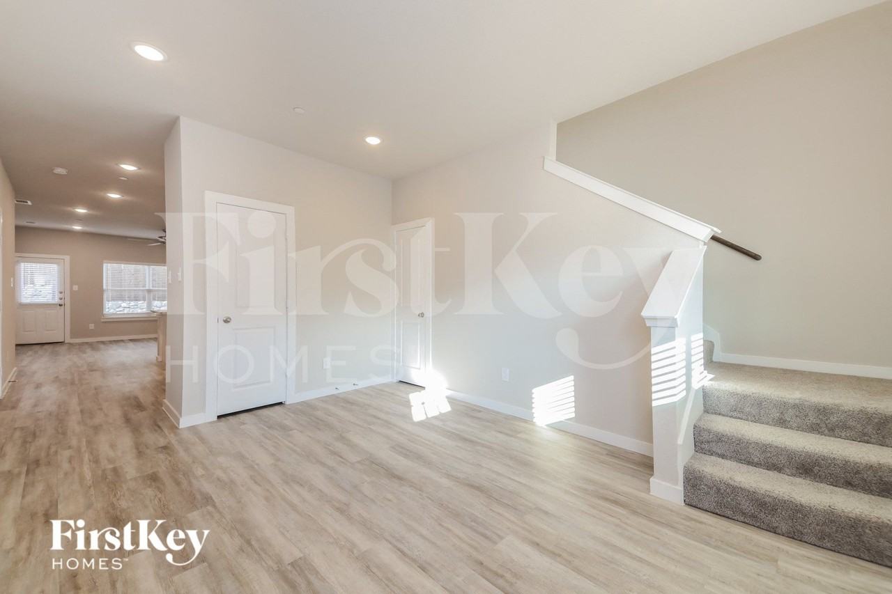 607 Sophia Way - Photo 7 of 16