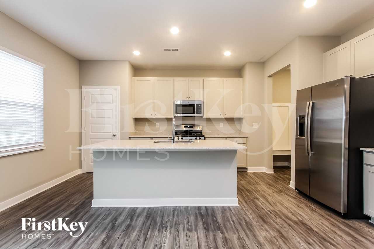 2416 S Carlota Dr - Photo 4 of 15