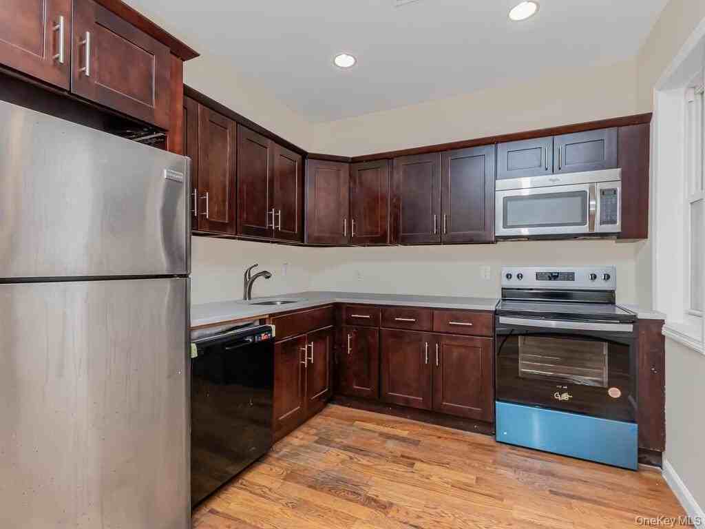 1378 Bristow St Apt 2 #2 - Photo 2 of 15