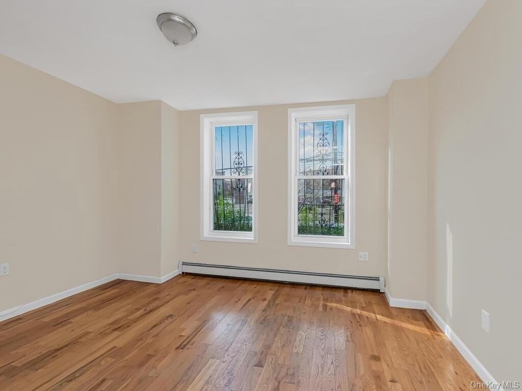 1378 Bristow St Apt 2 #2 - Photo 3 of 15