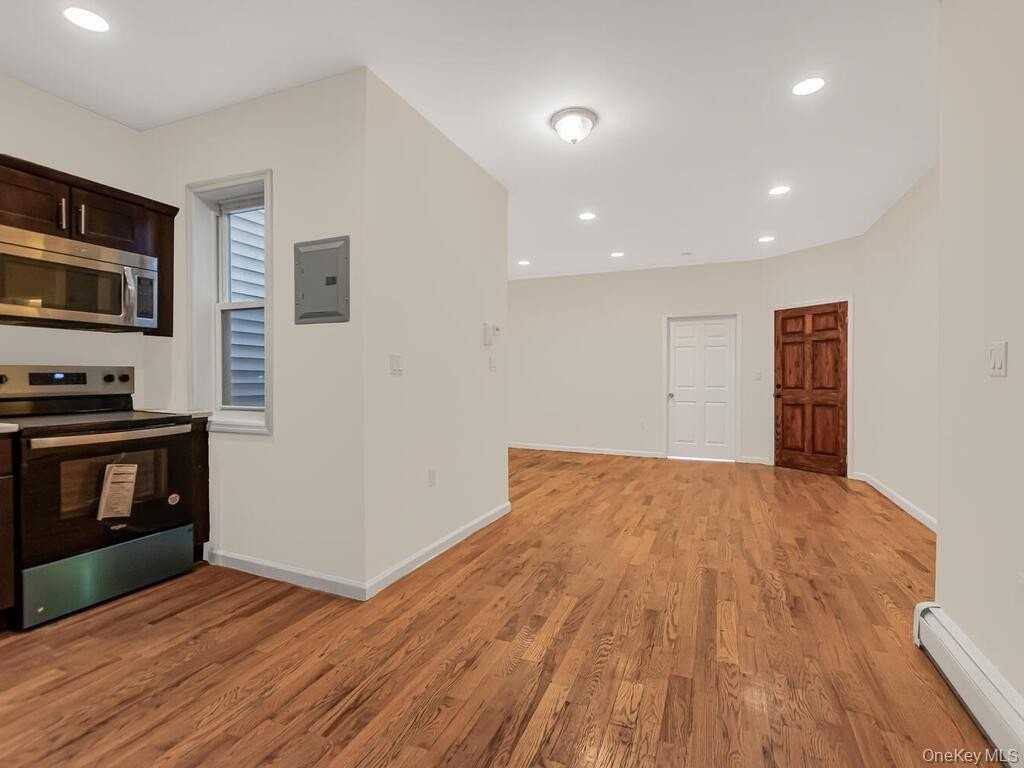 1378 Bristow St Apt 2 #2 - Photo 4 of 15