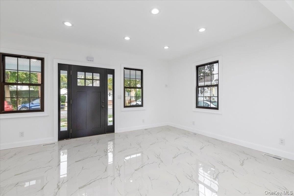 245 Garfield Ave - Photo 3 of 23