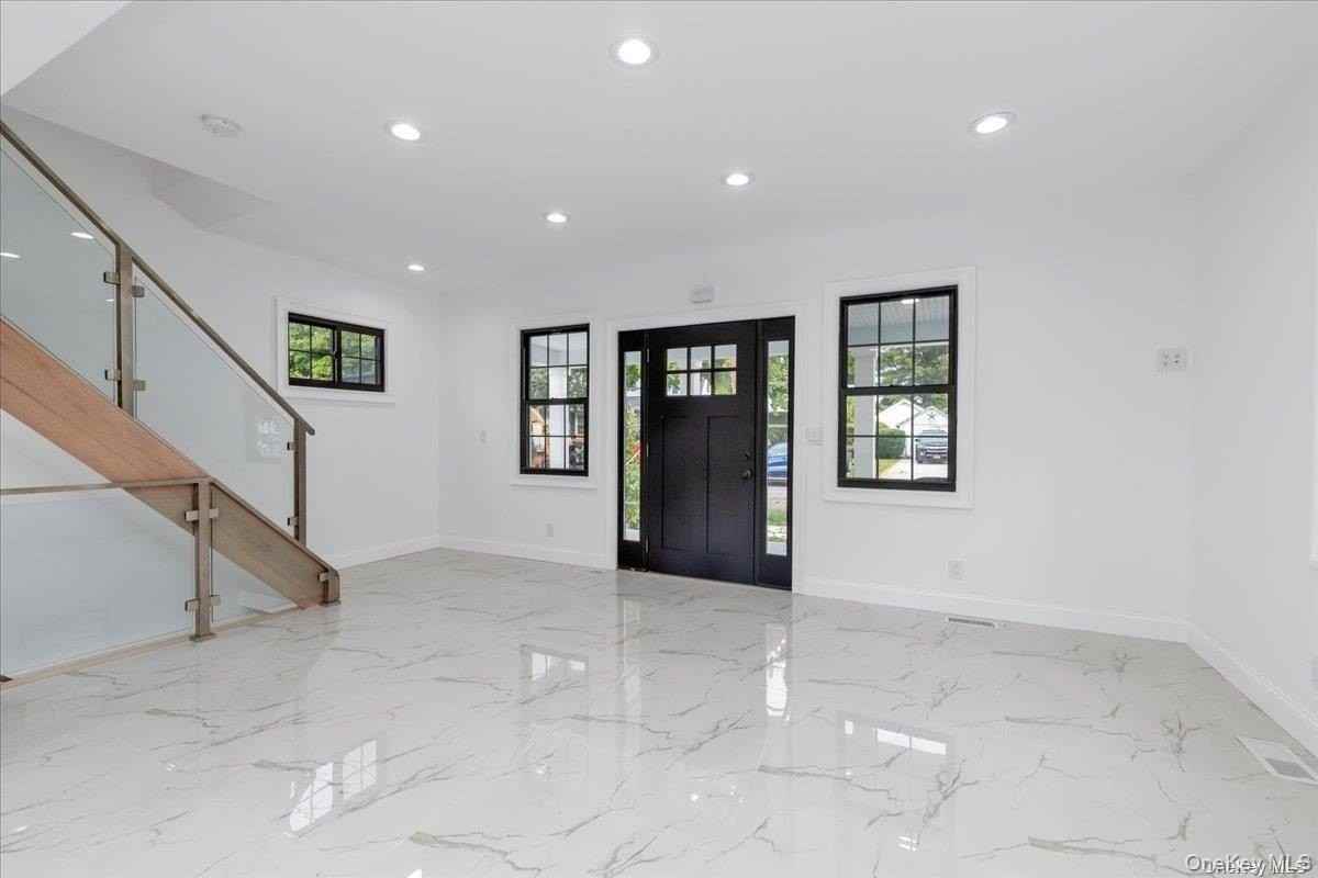 245 Garfield Ave - Photo 4 of 23