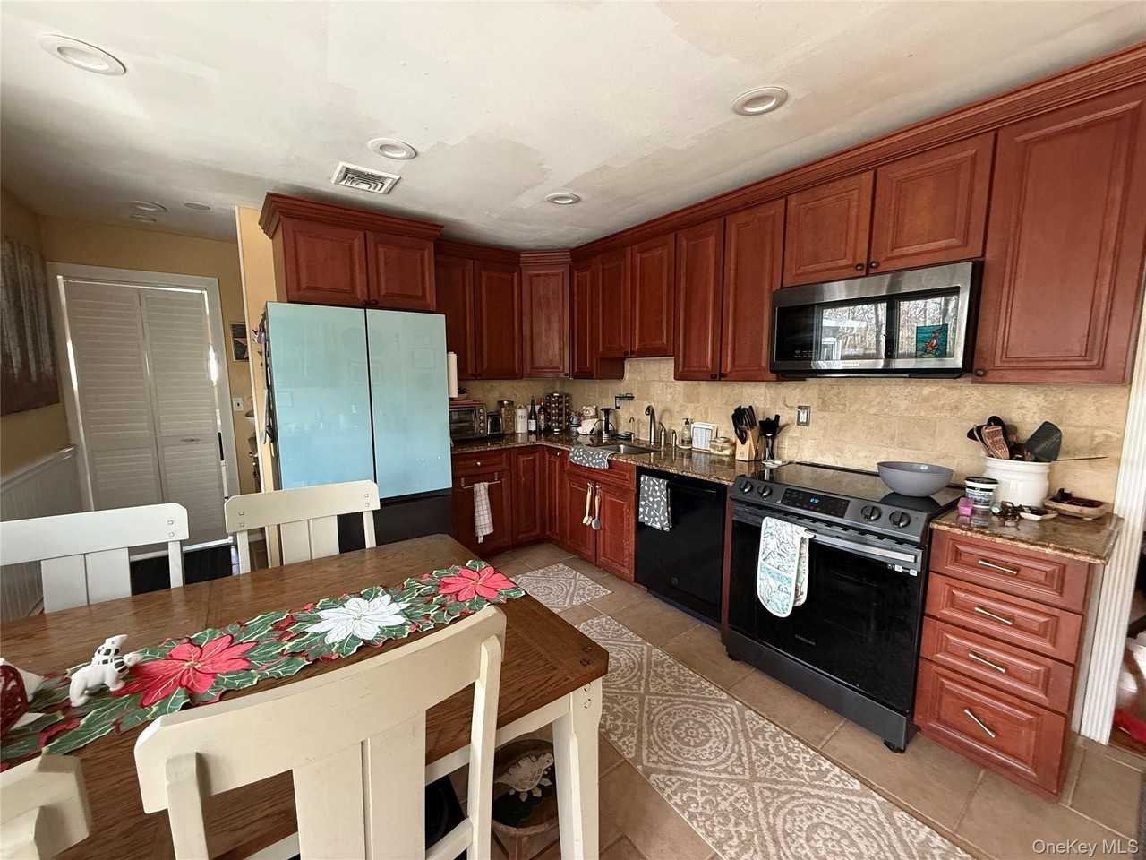 32 Bellview Ave - Photo 6 of 11