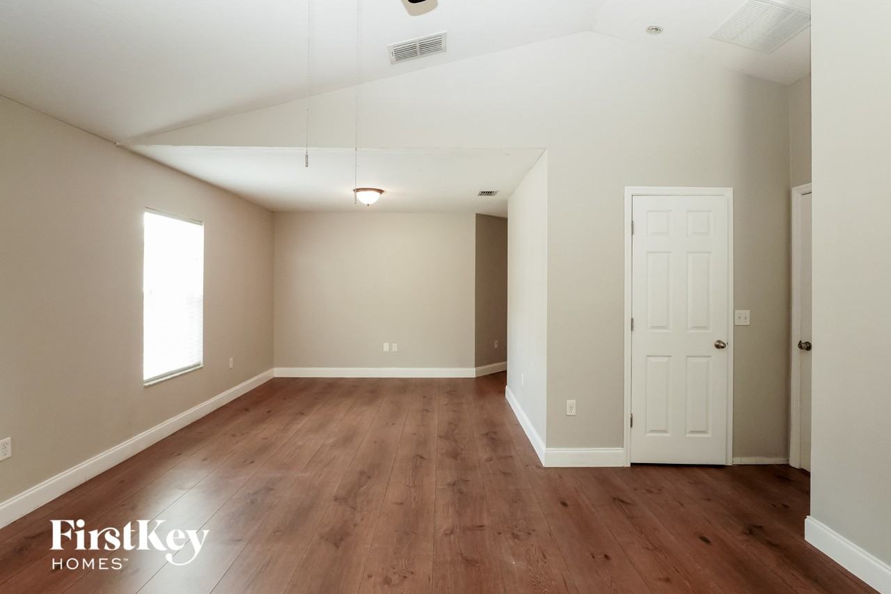 3470 Heath Dr - Photo 2 of 15