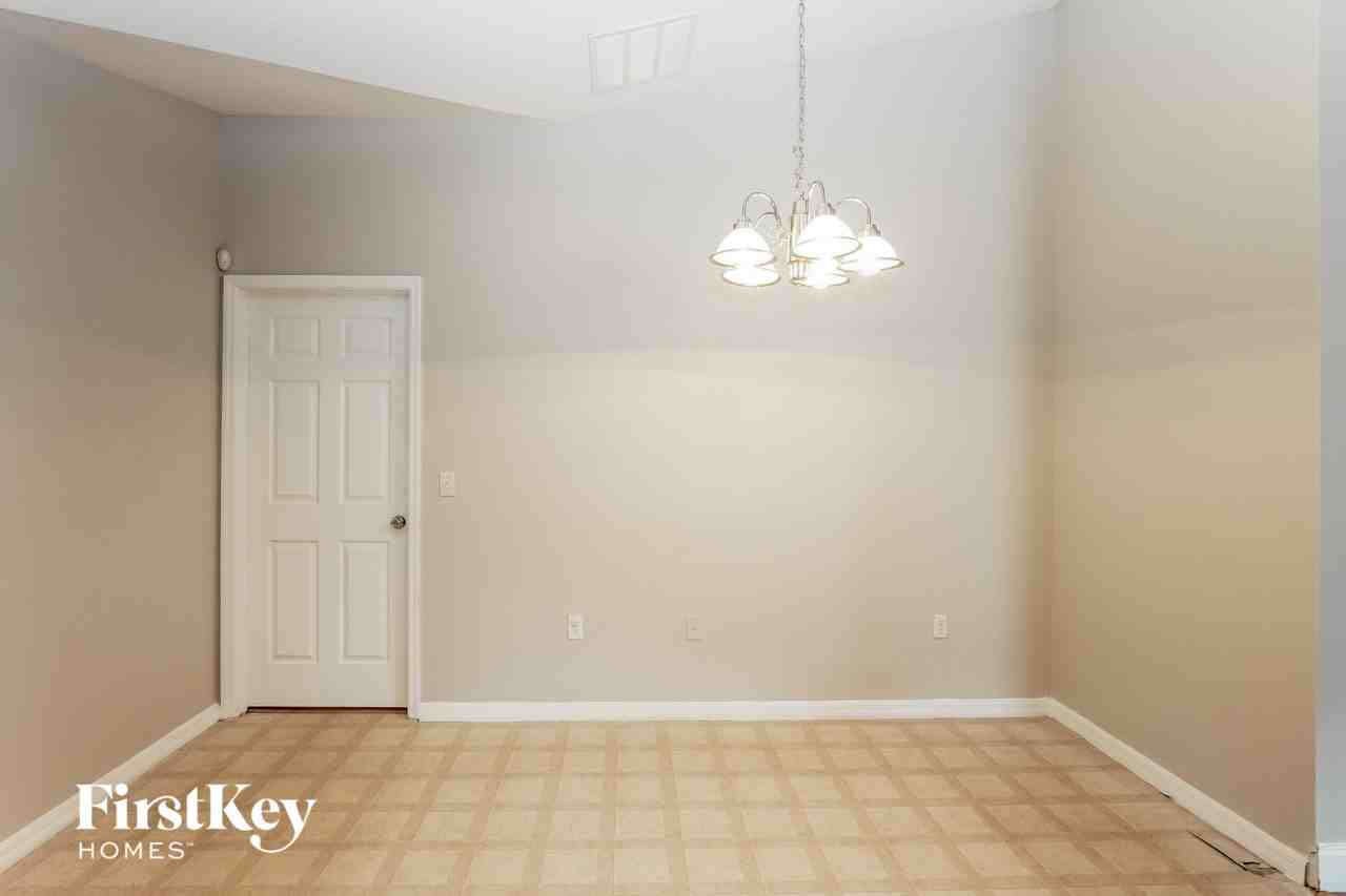 3470 Heath Dr - Photo 4 of 15