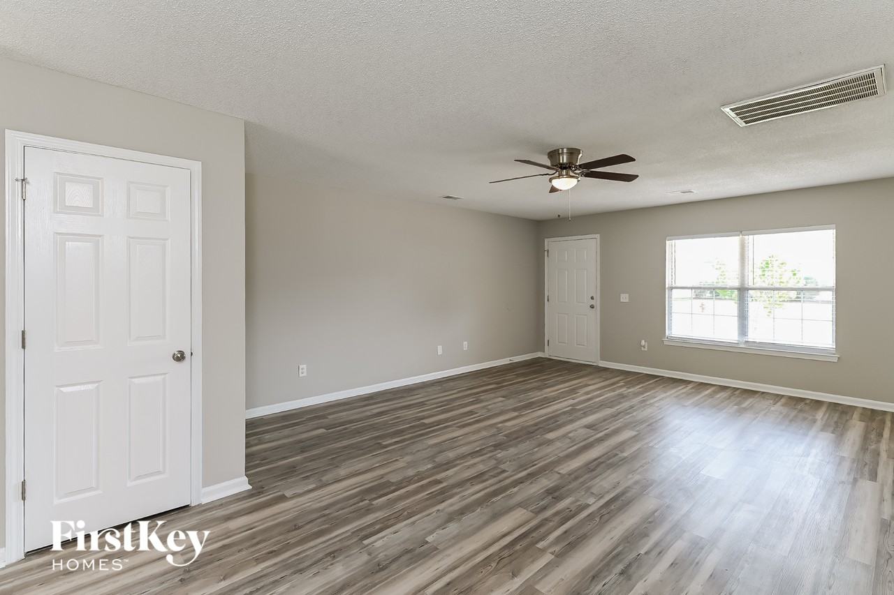 2024 Clipstone Dr - Photo 4 of 15