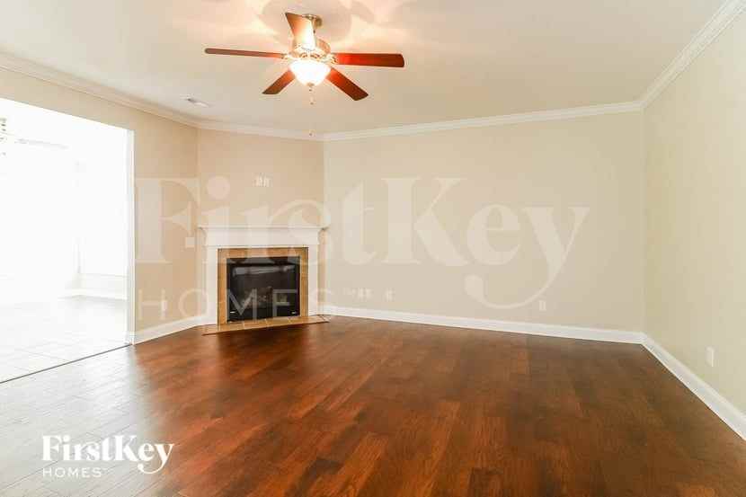 2802 Fallin Ct - Photo 2 of 15