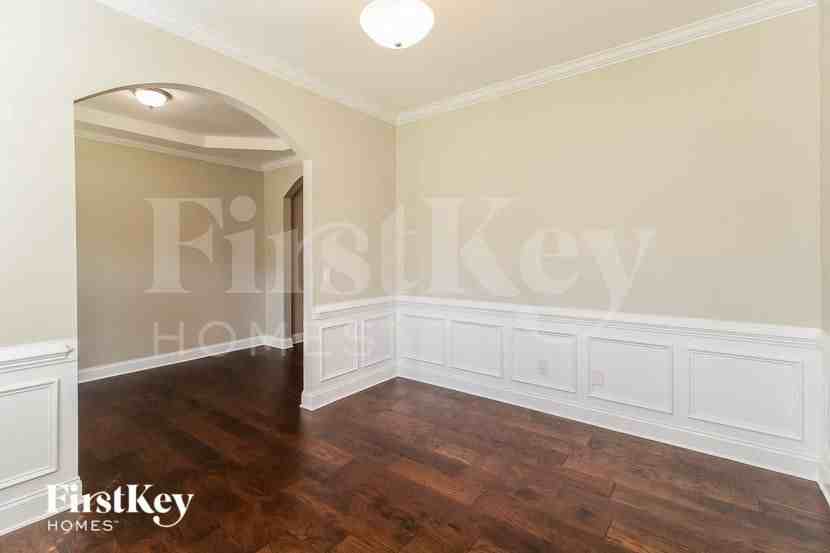 2802 Fallin Ct - Photo 3 of 15