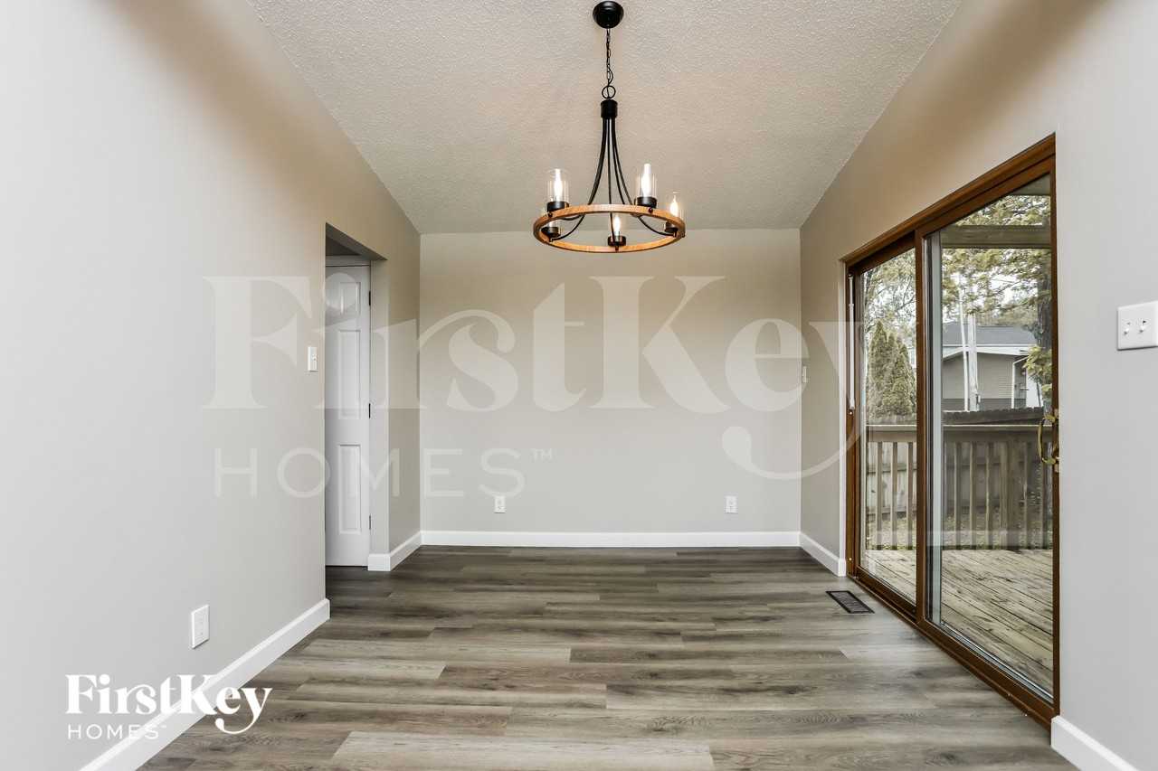 855 Windemere Ave - Photo 4 of 15