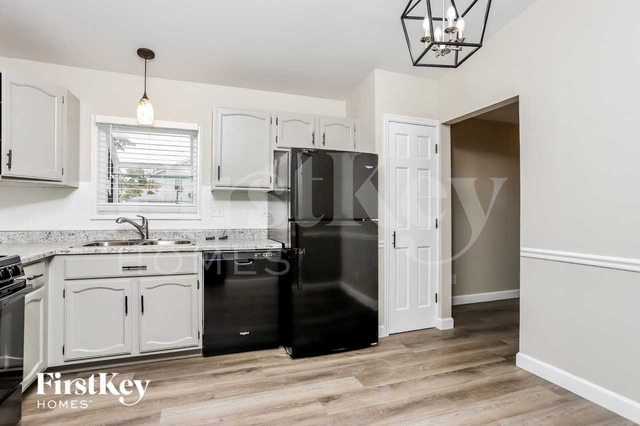 855 Windemere Ave - Photo 6 of 15