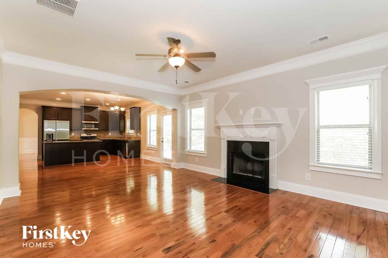 4325 Constellation Blvd - Photo 2 of 15