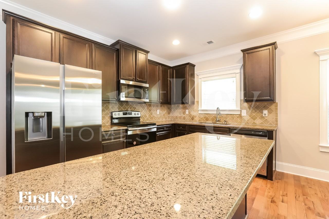 4325 Constellation Blvd - Photo 4 of 15