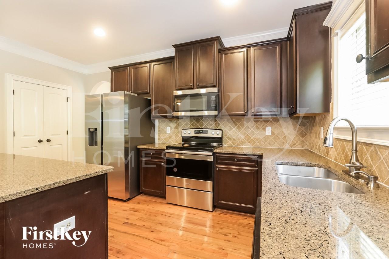 4325 Constellation Blvd - Photo 5 of 15