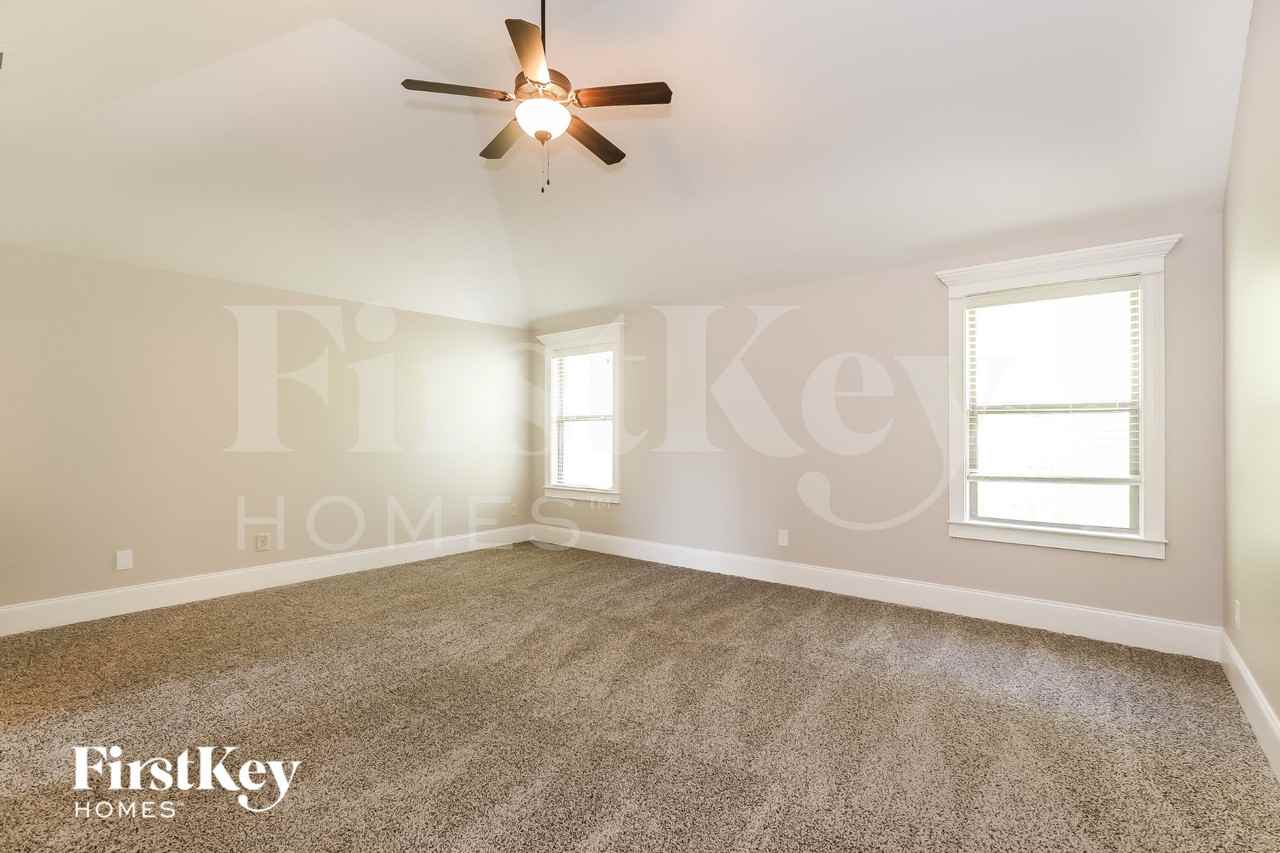 4325 Constellation Blvd - Photo 6 of 15