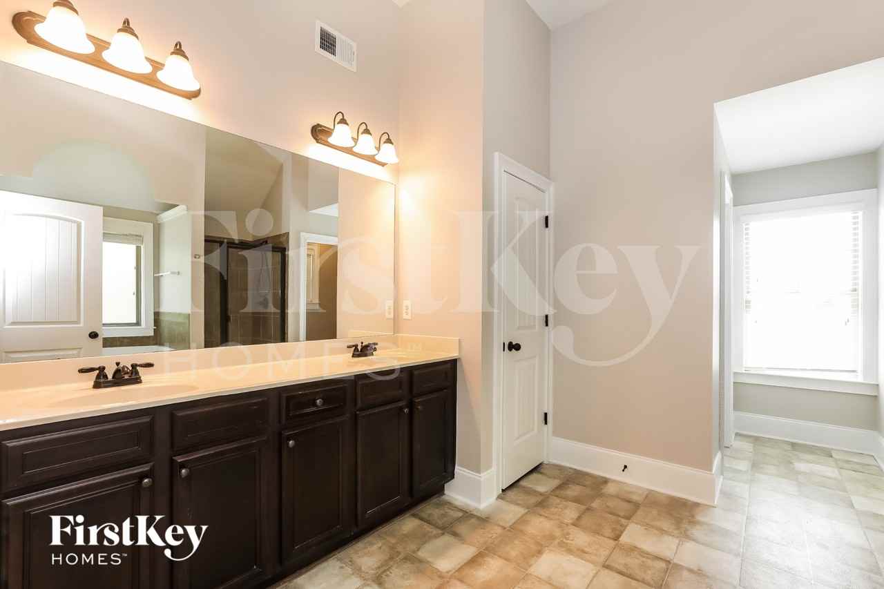 4325 Constellation Blvd - Photo 7 of 15