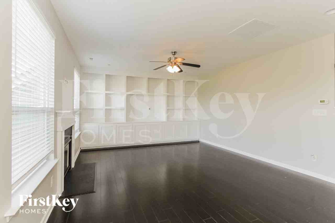 9829 Skybluff Cir #730 - Photo 4 of 15