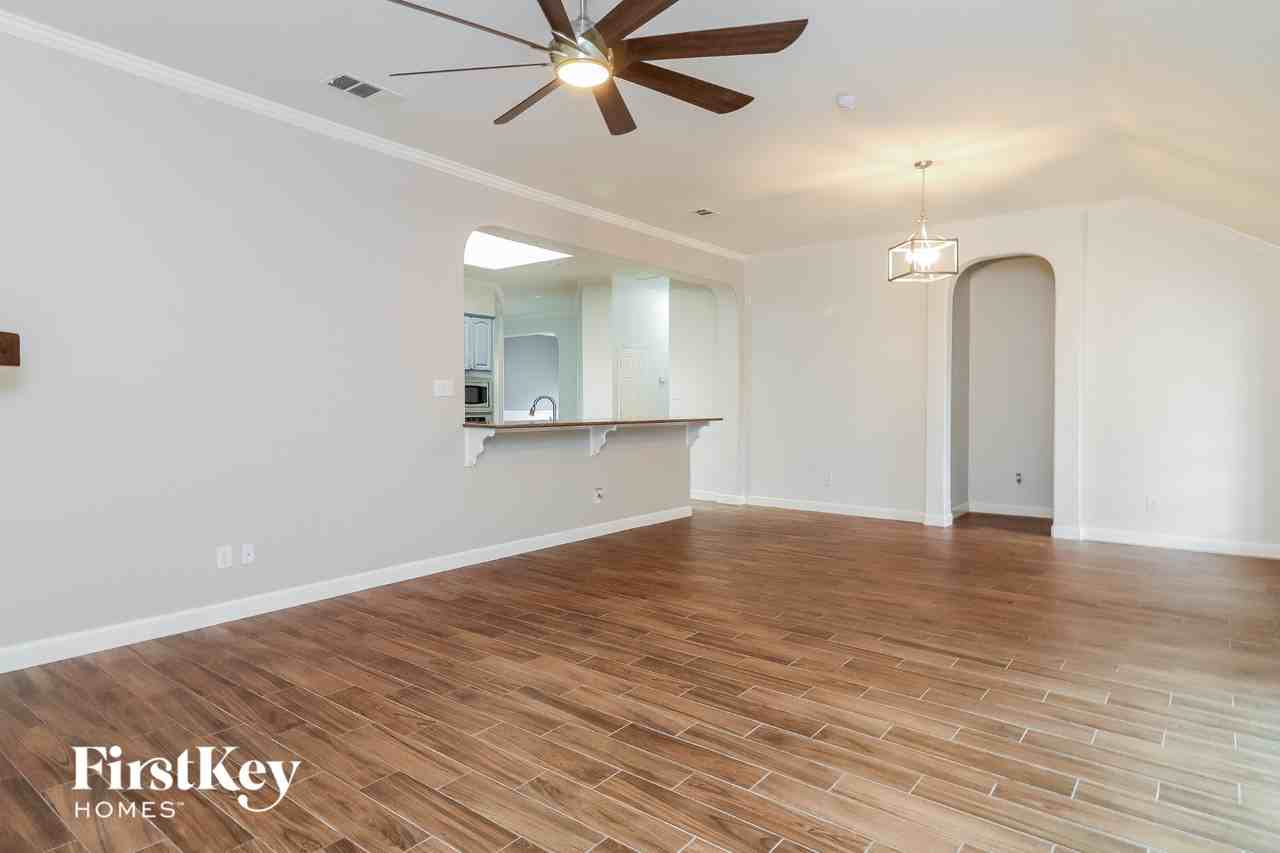 1009 Sycamore St - Photo 2 of 15