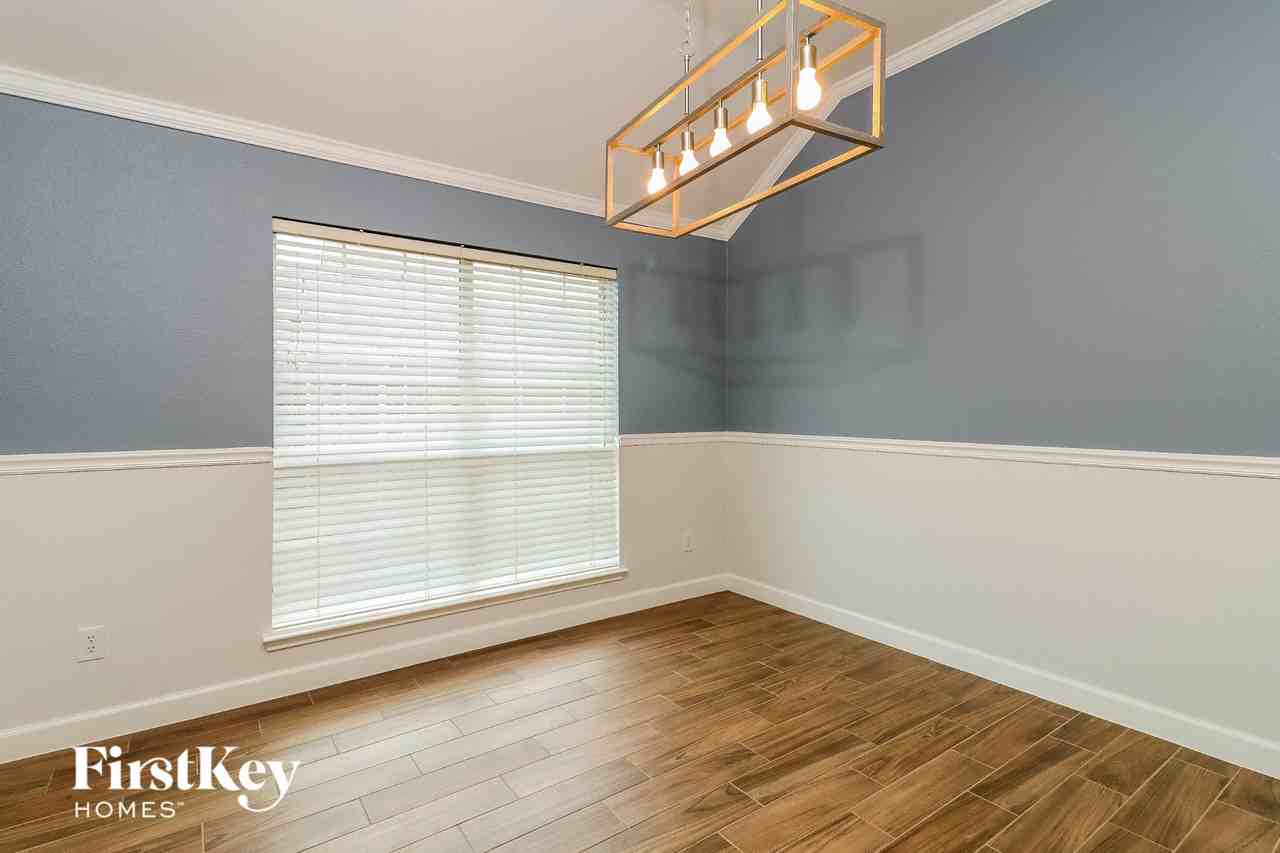 1009 Sycamore St - Photo 4 of 15