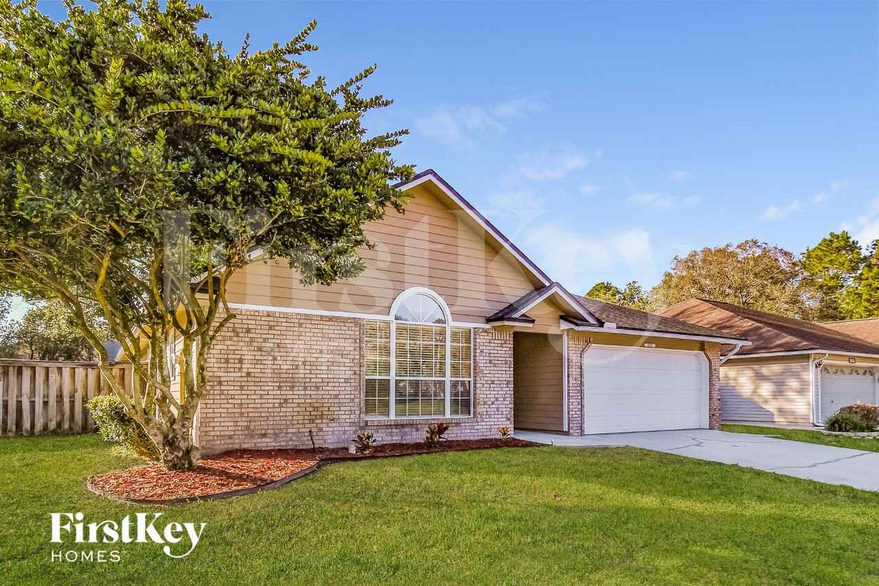 12274 Stockbridge Ct N - Photo 2 of 15