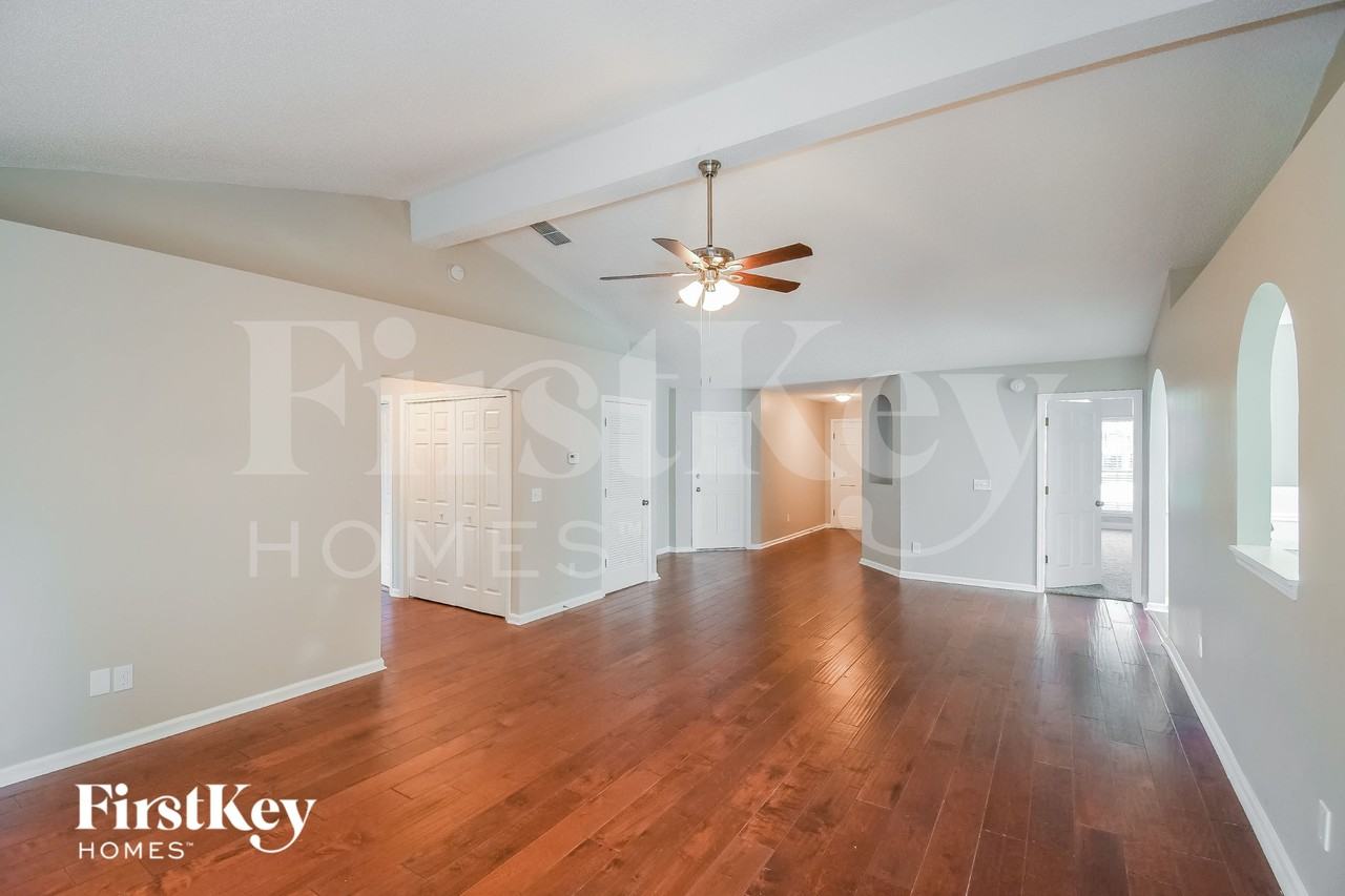 12274 Stockbridge Ct N - Photo 3 of 15