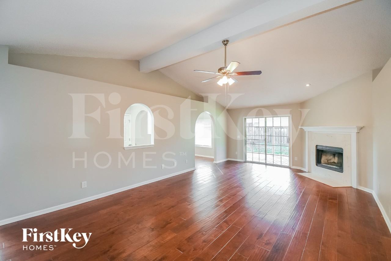 12274 Stockbridge Ct N - Photo 5 of 15