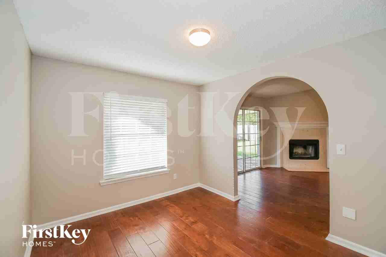 12274 Stockbridge Ct N - Photo 6 of 15