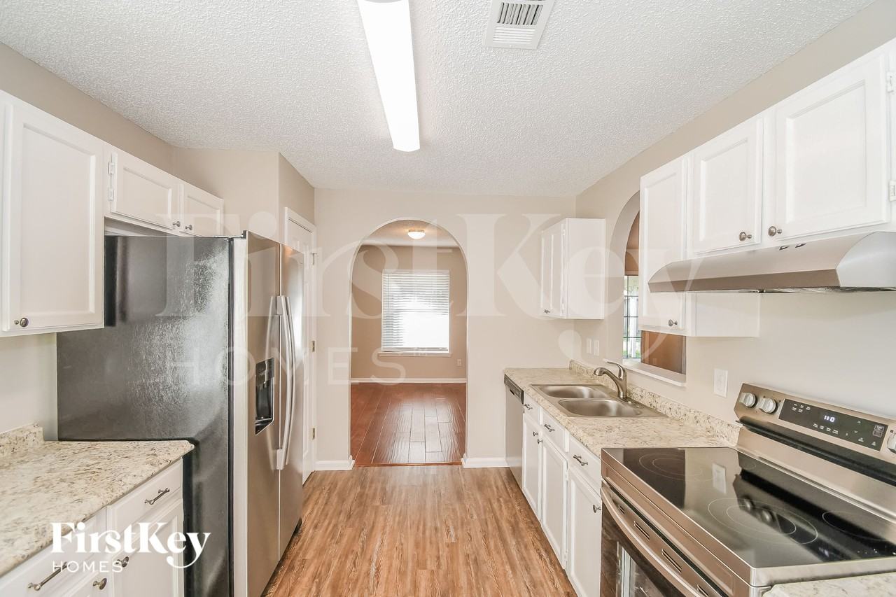 12274 Stockbridge Ct N - Photo 7 of 15