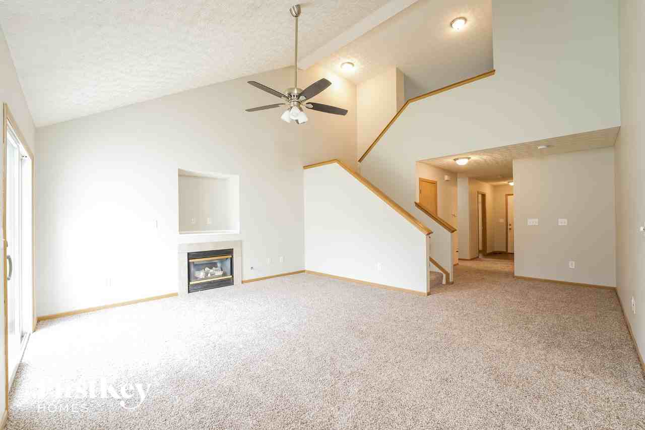 8333 Mira St - Photo 3 of 15