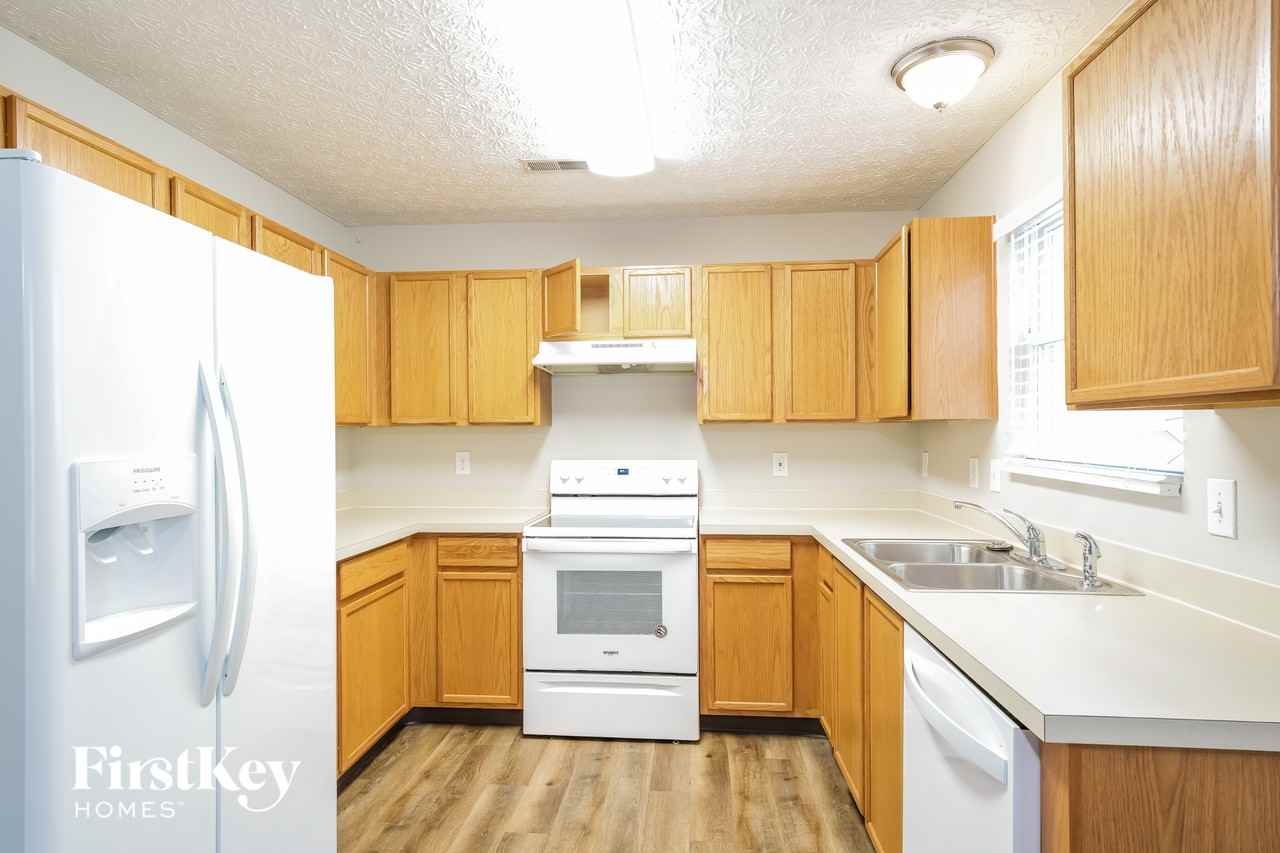 8333 Mira St - Photo 5 of 15