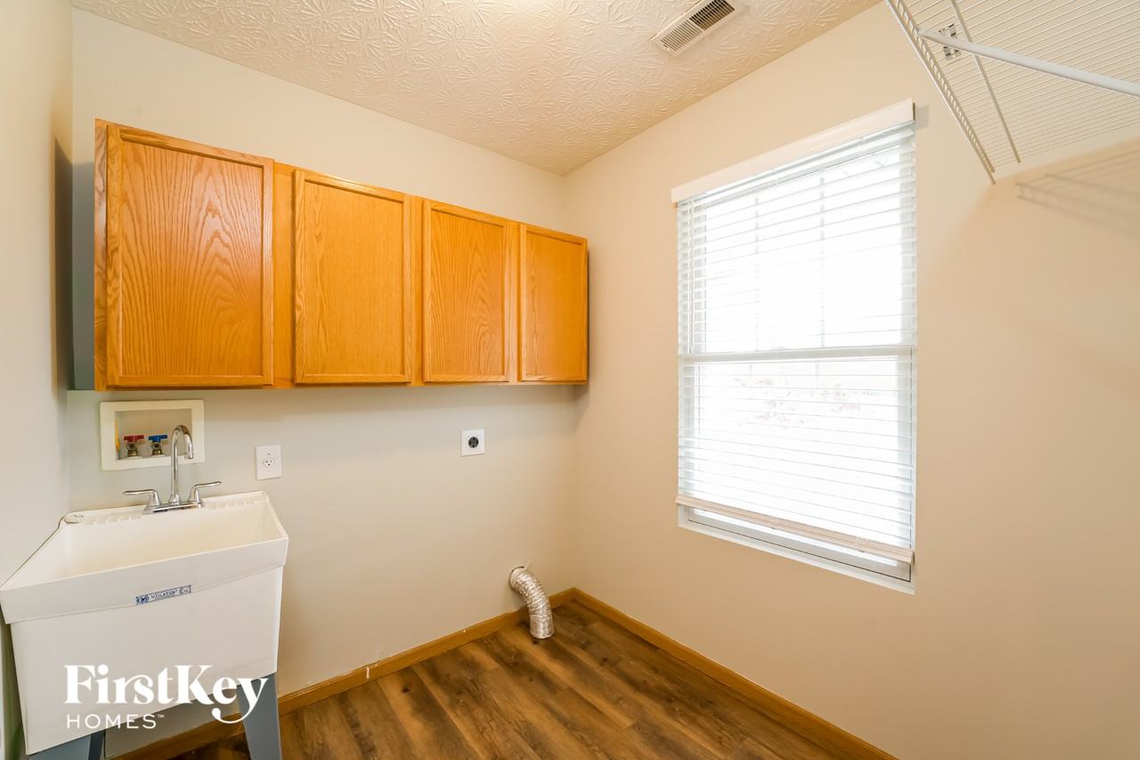 8333 Mira St - Photo 6 of 15