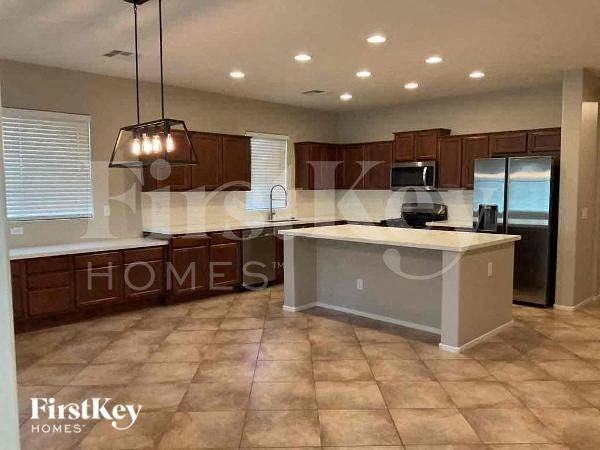 17017 W Magnolia St - Photo 5 of 10